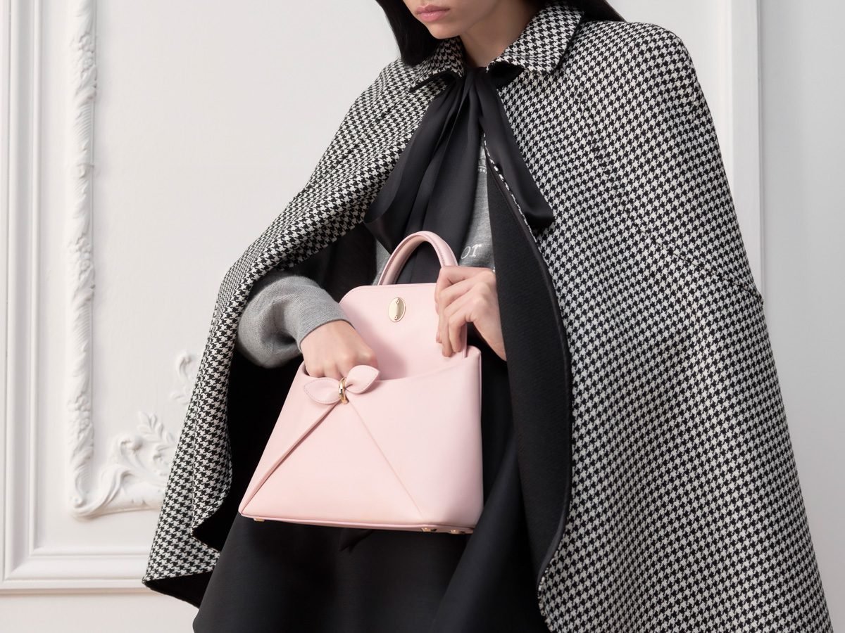 Dior Cigale Bag Spring 2026: Jonathan Anderson’s Architectural Tribute to La Cigale thumbnail