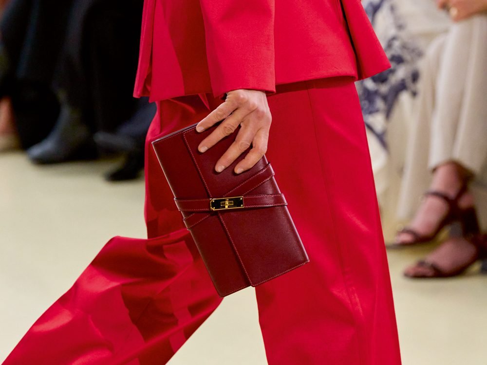 Hermès Resort 2027 Bags: Kelly Clutch, Sac Mallette, and the Art of Reinvention thumbnail