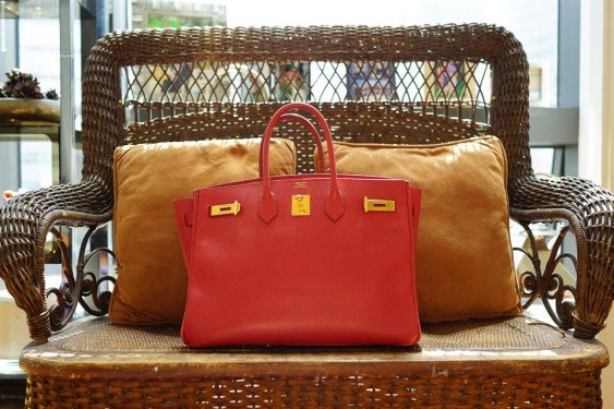 Matchmaker Samantha Daniels Opens Her Hermès Birkin: A Luxury Handbag Collection Peek thumbnail