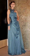 Reem Acra Fall 2009: Opulent Gowns and Jewelry That Defined Fashion Week thumbnail