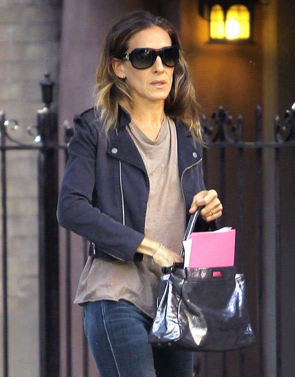 Reference image illustrating Sarah Jessica Parker’s Iconic Handbag Collection: A Look at Her Fendi, Chanel, and More