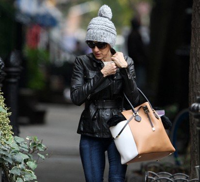 Sarah Jessica Parker’s Michael Kors Miranda Tote: A Petite Icon’s Oversized Statement thumbnail