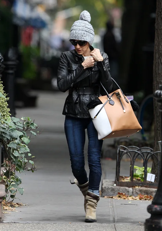 Reference image illustrating Sarah Jessica Parker’s Michael Kors Miranda Tote: A Petite Icon’s Oversized Statement