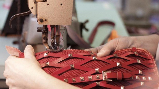 Valentino Rockstud Bag: Exclusive Behind-the-Scenes Look at Artisan Craftsmanship thumbnail