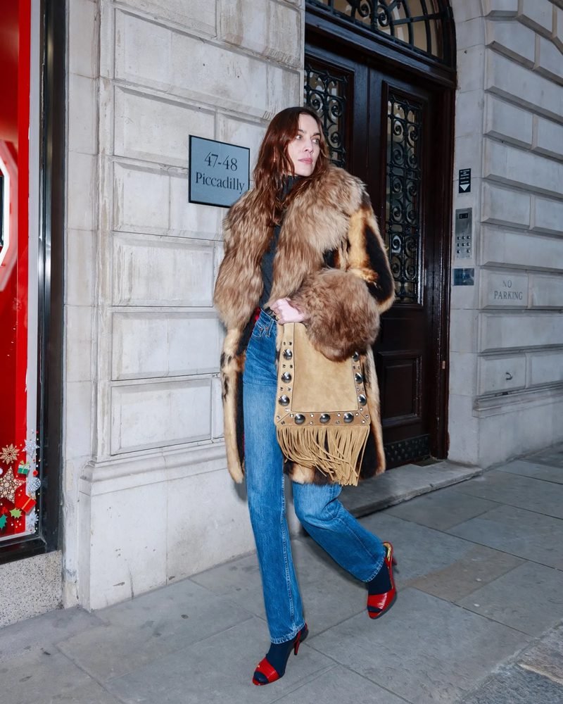 Reference image illustrating Welcome to the Return of the Mulberry Roxanne