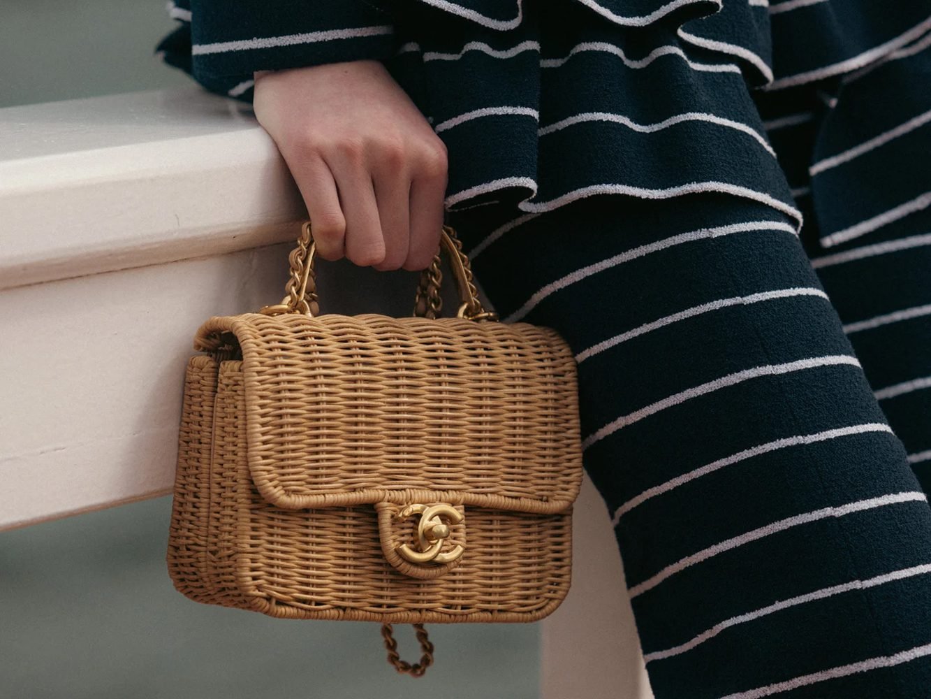 Reference image illustrating Wicker Bags vs Raffia: The Ultimate Summer Handbag Debate for 2026