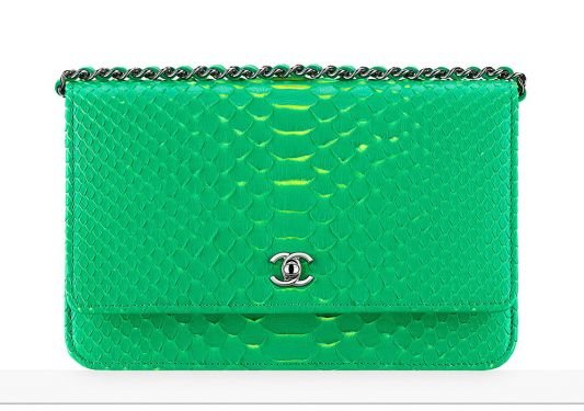 18 Designer Chain Wallets That Prove Small Bags Are the Ultimate Luxury Investment thumbnail