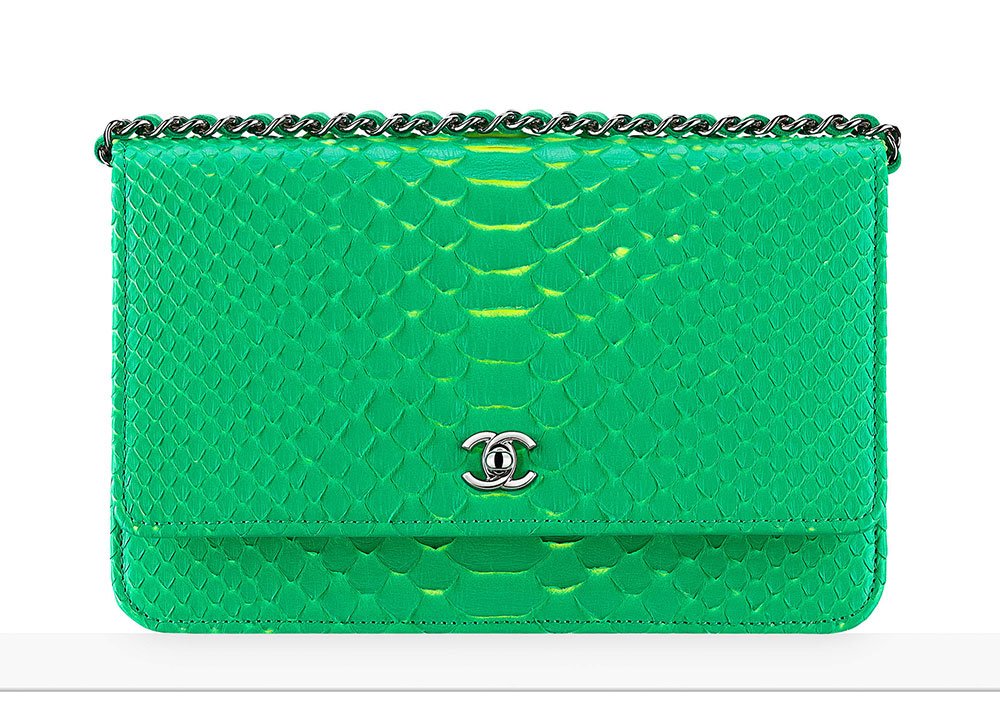 Reference image illustrating 18 Designer Chain Wallets That Prove Small Bags Are the Ultimate Luxury Investment