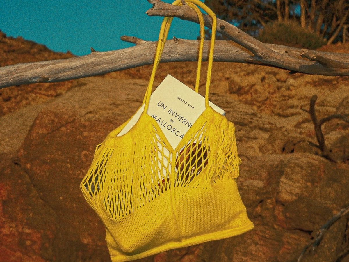 Hereu Calella Filt Bag Review: A Lightweight Summer Tote Blending French Netting and Spanish Leather thumbnail