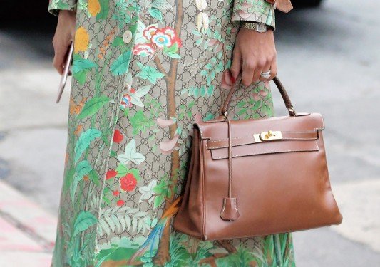 10 Essential Tips for Selling Your Designer Handbags Online for Maximum Profit thumbnail