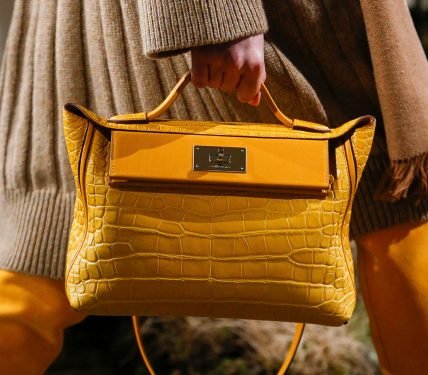 Hermès Pre-Fall 2018 Runway Bags: A Saddle Bag Triumph and a Top-Handle Surprise thumbnail