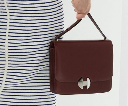 Hermès Spring 2018 Runway Debuts the Structured 2002 Shoulder Bag thumbnail