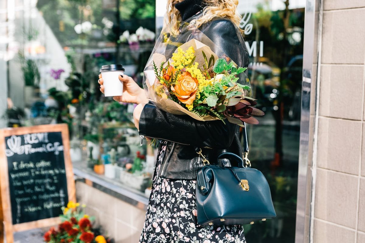 Reference image illustrating Linjer Doctor's Bag Review: A Stylish and Practical Crossbody for Busy Days in NYC