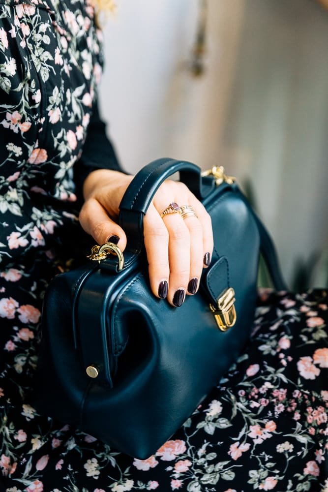 Reference image illustrating Linjer Doctor's Bag Review: A Stylish and Practical Crossbody for Busy Days in NYC