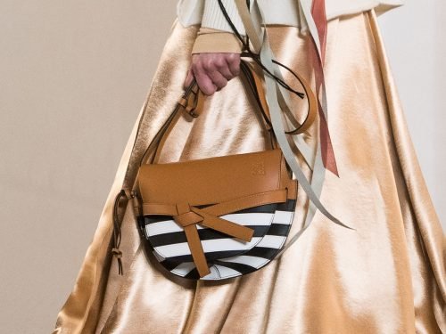 Loewe Fall 2019 Runway Bags: A Detailed Look at the Puzzle, Gate, and Top Handle Styles thumbnail