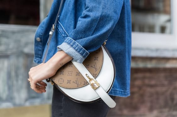 Louis Vuitton Chantilly Lock Bag Review: A Modern Take on a Classic Silhouette thumbnail