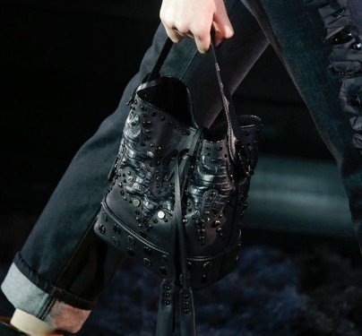 Marc Jacobs' Final Louis Vuitton Show: An All-Black Tribute to His Greatest Hits thumbnail