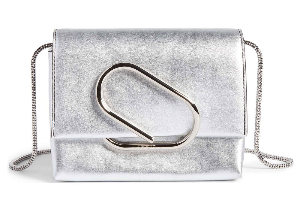 Reference image illustrating Metallic Silver Handbags: The Most Versatile Trend for Fall and Beyond