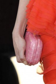 Reference image illustrating Michelle Williams at the 2012 Oscars: A Coral Louis Vuitton Dress and Bottega Veneta Knot Clutch Masterclass