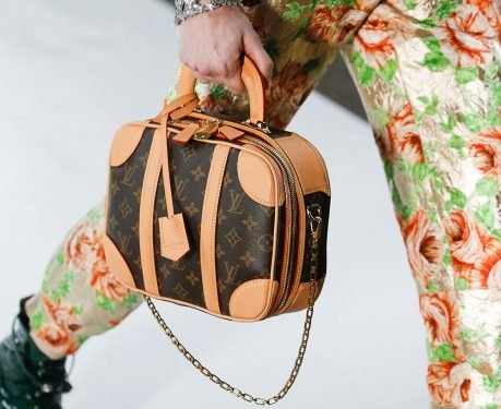 Paris Fashion Week Spring 2019: The 17 Most Memorable Runway Handbags thumbnail