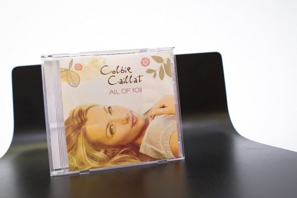 What Grammy Winner Colbie Caillat Carries in Her Louis Vuitton Bag: A Vegan’s Handbag Edit thumbnail