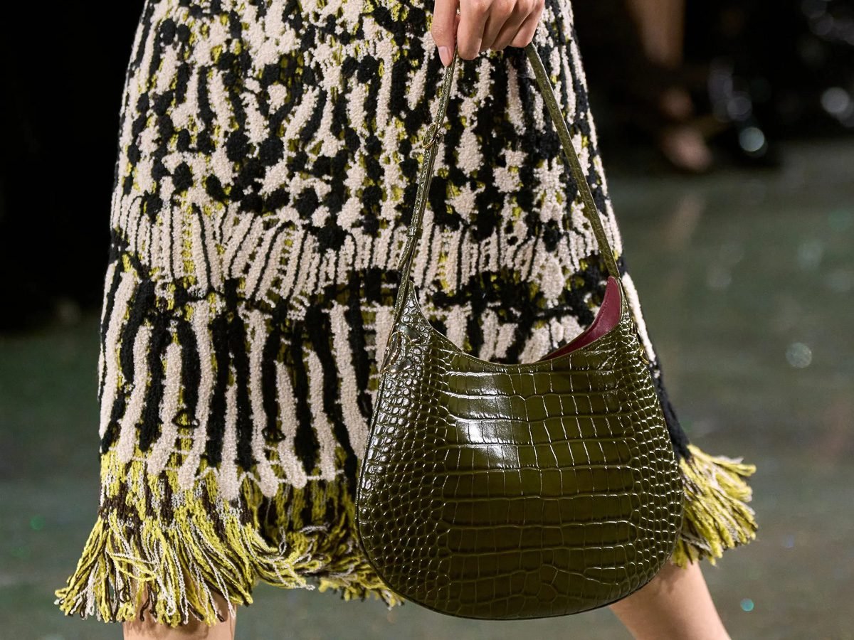 Why the Sleek Hobo Bag Is the Defining Silhouette of 2026 thumbnail