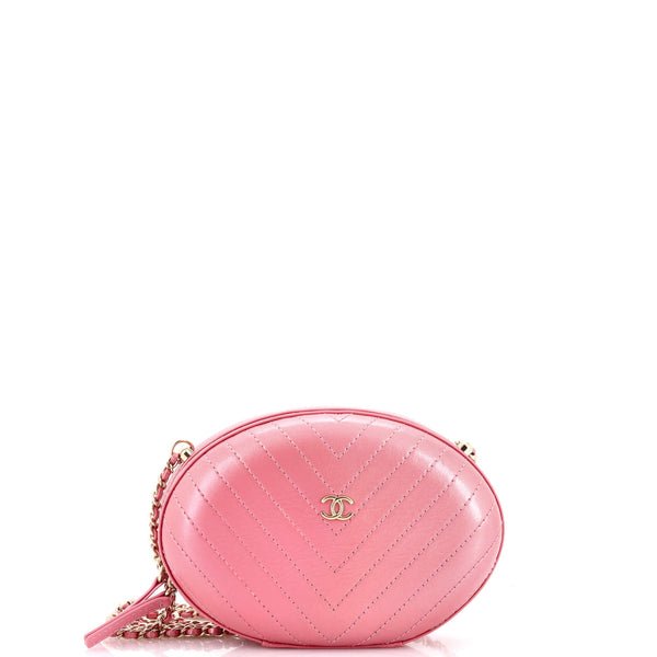 Reference image illustrating Chanel La Pausa Evening Bag Chevron Leather: A Timeless Icon in Pink